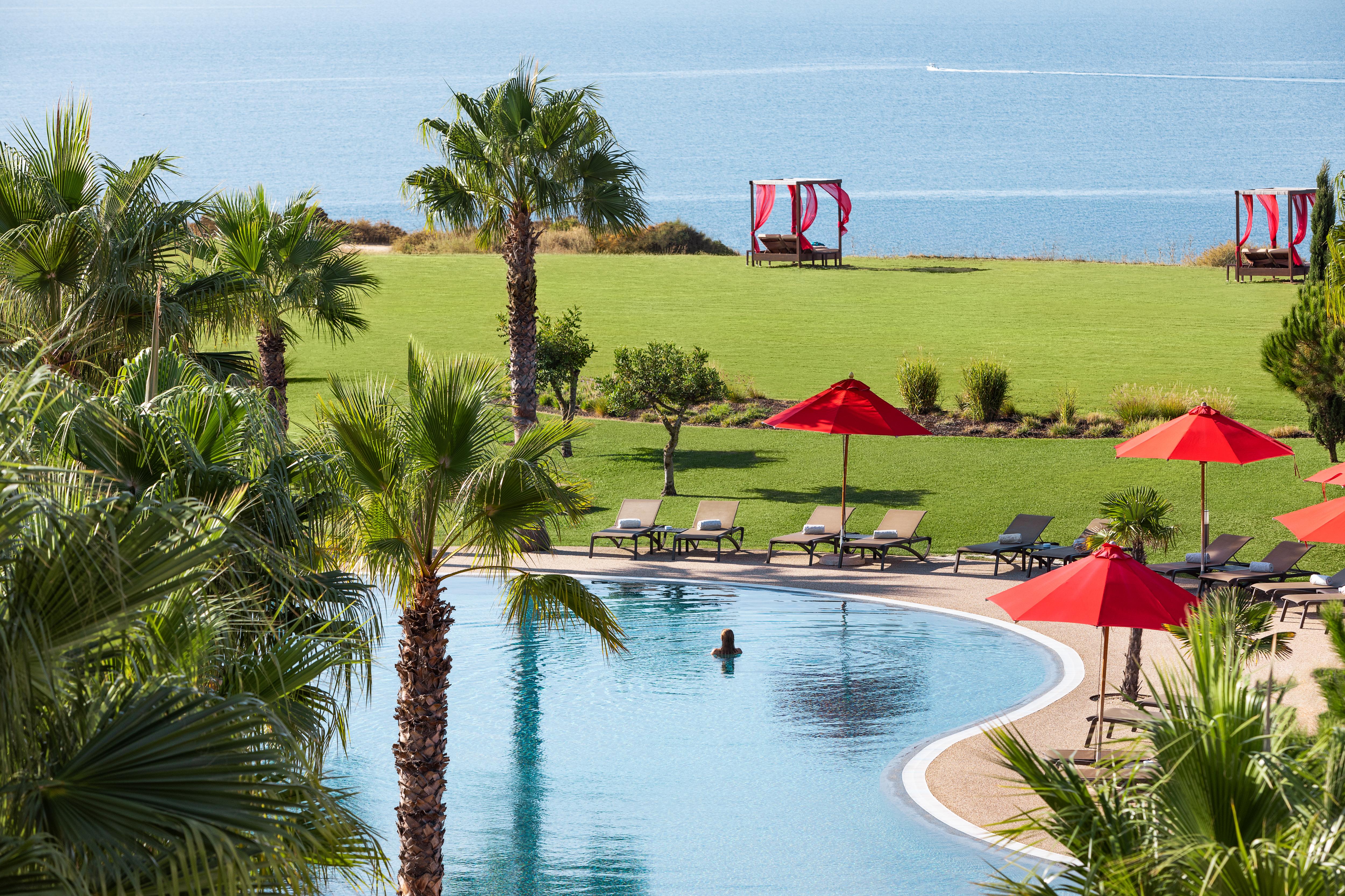 Cascade Wellness Resort Lagos Exterior photo The resort's pool