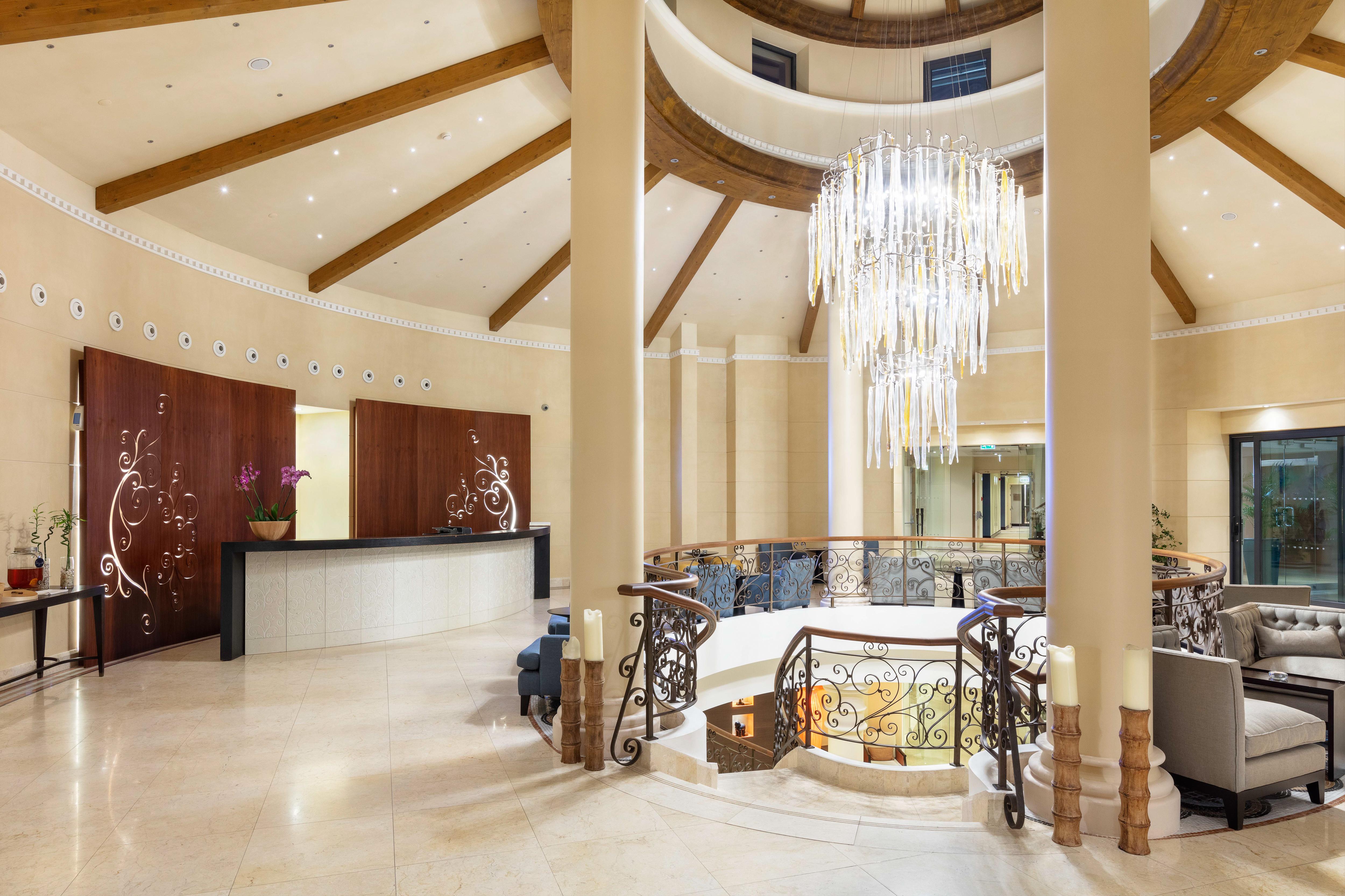 Cascade Wellness Resort Lagos Exterior photo The lobby of the Four Seasons Hotel