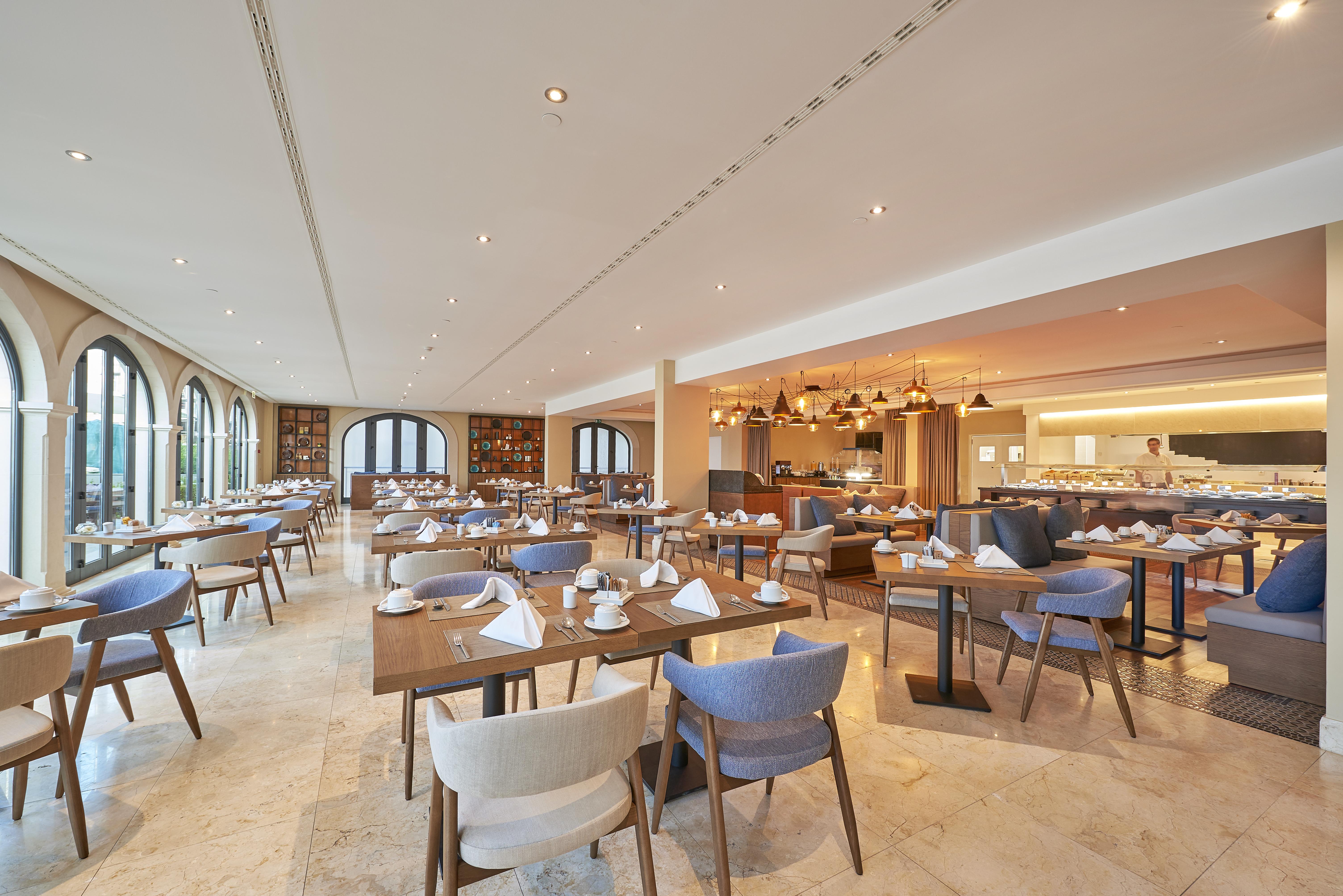 Cascade Wellness Resort Lagos Exterior photo The restaurant