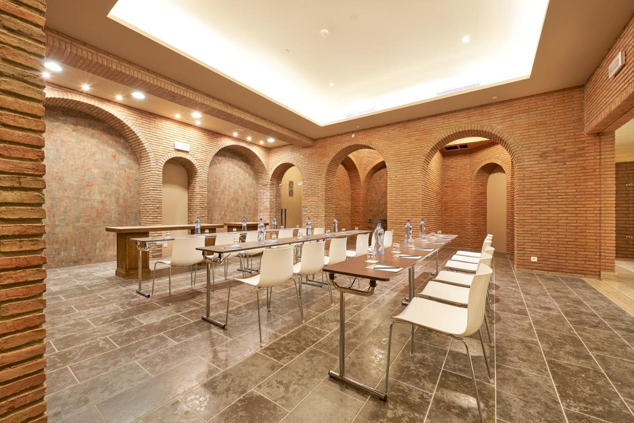 Cascade Wellness Resort Lagos Exterior photo Meeting room